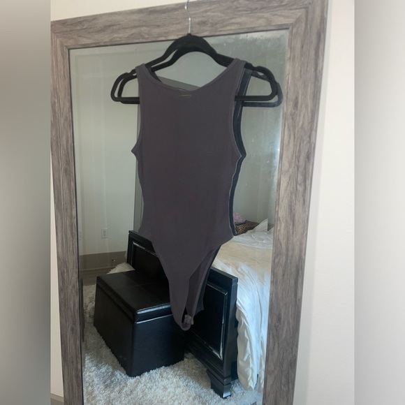 Monarch collection alphalete cutout grey bodysuit - Picture 4 of 4